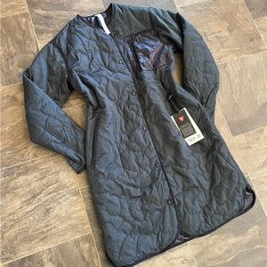 Lululemon size 4 Brand NEW! Insulated Quilted Bomber